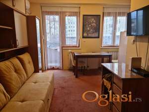 GARSONJERA PREKO PUTA LIMANSKIH FAKULTETA